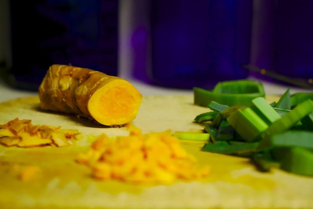 temulawak - Temulawak anti-inflammatory, curcuma longa, curcumin, chopping board, cutting, cutting board, fresh, healthy, herb, kitchen, knife, leek, root, turmeric, vegetables, wood, wooden, curry, spice, orange, green, colorful, flavor, food, yellow, brown, cooking, chopped, diced, alternative medicine, seasoning, herbal, herbal remedies, asian, anti-inflammatory, turmeric, turmeric, turmeric, turmeric, turmeric, herbal remedies
